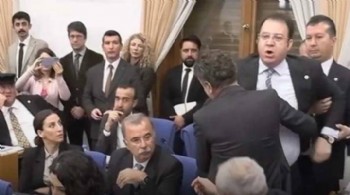 Meclis'te gergin anlar! Hakaretler havada uçuştu: Senin kafanı koparırım'