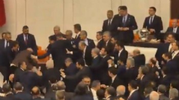 Meclis'te 'yemin' gerginliği: Muhalefet itiraz etti, Genel Kurul'da kavga çıktı!