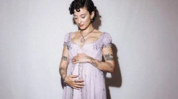 Melike Şahin müjdeli haberi sahnede verdi