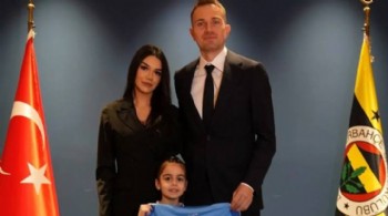 Mert Günok'tan Fenerbahçe paylaşımı: 'Ve gün gelir herkes evine döner'