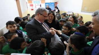 Minik öğrencilerden Başkan Tetik’e sevgi seli