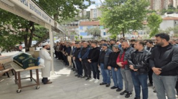 Motosiklet kazasında ölen eski futbolcu toprağa verildi