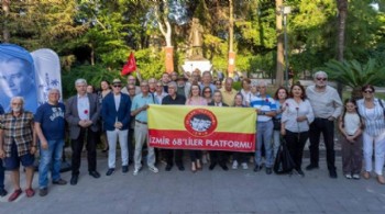 Nazım Hikmet Konak’ta heykeli başında düzenlenen törenle anıldı