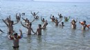 Nusaybinli çocuklar Kuşadası’nda ilk kez denizle buluştu