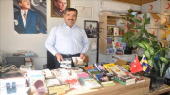 Ödemişli muhtar bürosunu kütüphaneye çevirdi