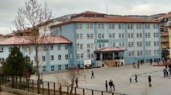 Okulun kızlar tuvaletinden çıkanlar şehri ayağa kaldırdı