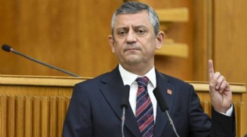 Özel'den Erdoğan'a 'deprem turisti' yanıtı: Yüreğin yetiyorsa gel, 6 Şubat'ta beraber Hatay'ı gezelim