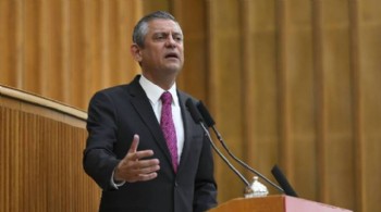 Özel'den partisine ve belediyelere düzenlenen operasyonlara tepki: Ekrem Başkana attığı iftiralardan birini ispatlayamadı!