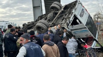 Özel halk otobüsü devrildi: 4 ölü, 13 yaralı