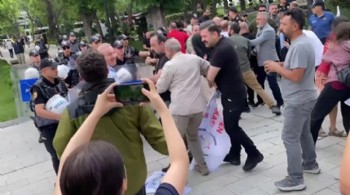 Özel sektör öğretmenlerine polis müdahalesi: Sendika Başkanı gözaltında!