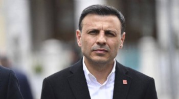 Özgür Çelik'ten 'Aziz İhsan Aktaş' davası tepkisi:  'Çürük, içi boş ve utançla anılacak bir dava'