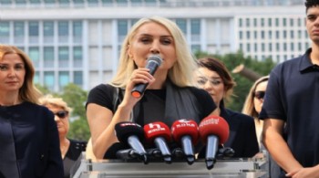 Özgür Özel: Dilek İmamoğlu'nun diplomatik pasaportu iptal edildi