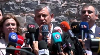 Özgür Özel Diyarbakır'da: 'Güne Selahattin Demirtaş'ın selamıyla başladık'
