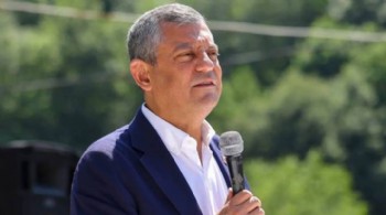 Özgür Özel, İmamoğlu’nun davalarını takip etmek için Silivri’ye geldi