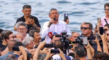 Özgür Özel, Zonguldak'ta konuştu: 'Eskimiş siyaseti geride bıraktık, bu yürüyüş yeni...'
