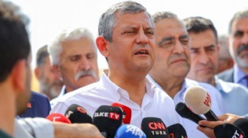 Özgür Özel'den Diyarbakır'da önemli mesajlar: 'Bu şirketler milleti canından bezdirmiş!'