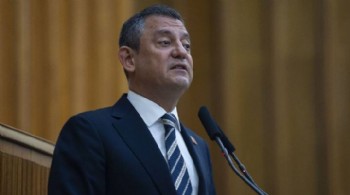 Özgür Özel'den 'Meclis protestosu' açıklaması: Oturup da Erdoğan'ı dinleyecek bir siyasi atmosfer yok şu anda Türkiye'de