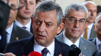 Özgür Özel'den demokrasi nöbeti çağrısı: 'Darbeye teslim olmayız, olmayacağız'