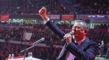 Özgür Özel'den partisine: Size teslim olmamayı vadediyorum