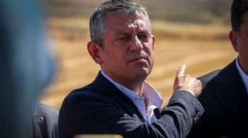 Özgür Özel'den sert çıkış: 9 dalga değil, 99 dalga yapsanız da başaramayacaksınız!