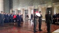 Özgür Özel'in Yeni Parti lideri olarak Anıtkabir'e ilk ziyareti: