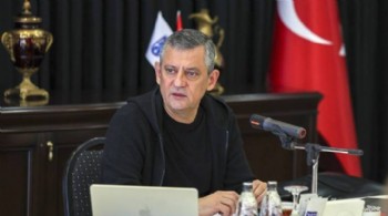 Özgür Özel kurmaylarıyla pazar kampına girdi