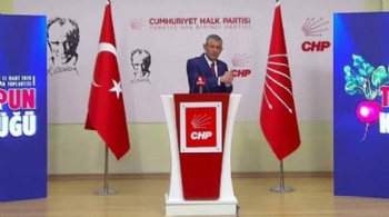 Özgür Özel tek tek gösterdi: Akın Gürlek'in tapuları saymakla bitmedi!