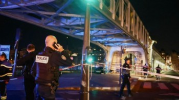 Paris'te bıçaklı saldırı: 1 ölü, 2 yaralı!