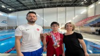 Raşitizmli para yüzücü Kayra, 5 branşta altın madalya kazanarak Türkiye birincisi oldu