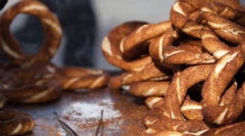 Resmi fiyatı 15 TL olan simit sokakta 20 TL