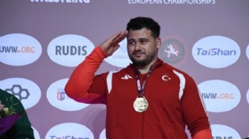 Rıza Kayaalp tarihe geçti