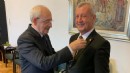 Şahin geri döndü... Rozeti Kılıçdaroğlu taktı!