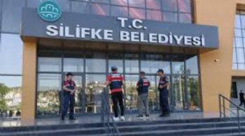 Silifke Belediyesi'ne operasyon: Belediye Başkanı Mustafa Turgut dahil çok sayıda gözaltı!