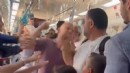 Sosyal medya iki çocuğunun yanında dayak atılan babaya sahip çıktı