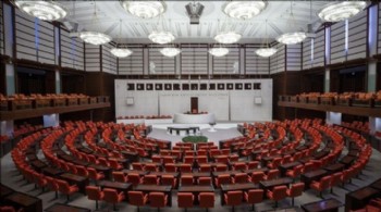 TBMM'de bu hafta: Okullardaki saldırılar, sosyal medya düzenlemesi ve doğum izni teklifi görüşülecek