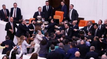 TBMM'de iç tüzük hazırlığı: Huzur bozan vekile 'maaş kesintisi' ve Meclis'e giriş yasağı gündemde