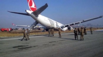 THY uçağı, iniş takımlarındaki duman nedeniyle tahliye edildi