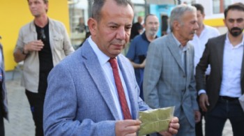 Tanju Özcan, HDP Genel Merkezi'ne kına gönderdi!