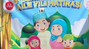 Tartışma yaratan afiş... Kız çocuğuna başörtüsü, erkek çocuğuna takke!