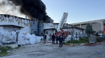Tire'de organize sanayi sitesindeki depoda yangın