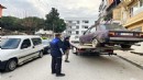 Tire’de terk edilmiş araçlar, otoparka çekildi