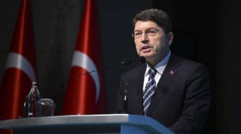 Türkiye'nin tartıştığı soru Adalet Bakanı'na da soruldu