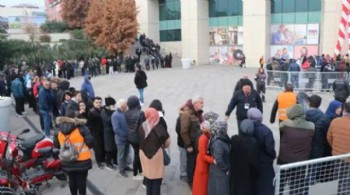 Türkiye’de yaşam mücadelesi derinleşiyor: Sıfır derecenin altında 9 saat beklediler