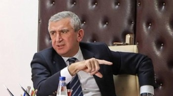 Tutuklanan Akçakoca Belediye Başkanı Albayrak, görevden uzaklaştırıldı
