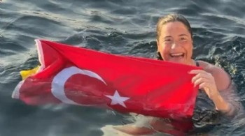 Ultra maraton yüzücüsü Aysu Türkoğlu, Tsugaru Kanalı'nı geçen en genç Türk oldu