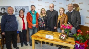 Ünal Ersözlü, yeni kitabı ‘Böğürtlen Öpücüğü‘nü okurları için imzaladı