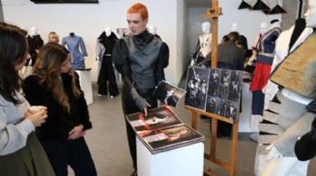 Ünlü ressamların eserlerinden ilham aldıkları giysileri sergilediler