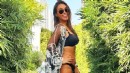 Ünlü sunucu 'Yaş 48, yanlış anlaşılmasın' diyerek bikinili pozunu paylaştı