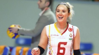 Ünlülere yönelik uyuşturucu ve fuhuş soruşturmasında yeni dalga: Voleybolcu Derya Çayırgan dahil 18 kişi gözaltında