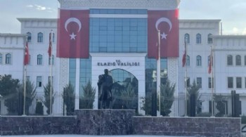 Vali, Atatürk’ü yok saydı! Devlet kurumuna Atatürk’ün resmi asılmadı